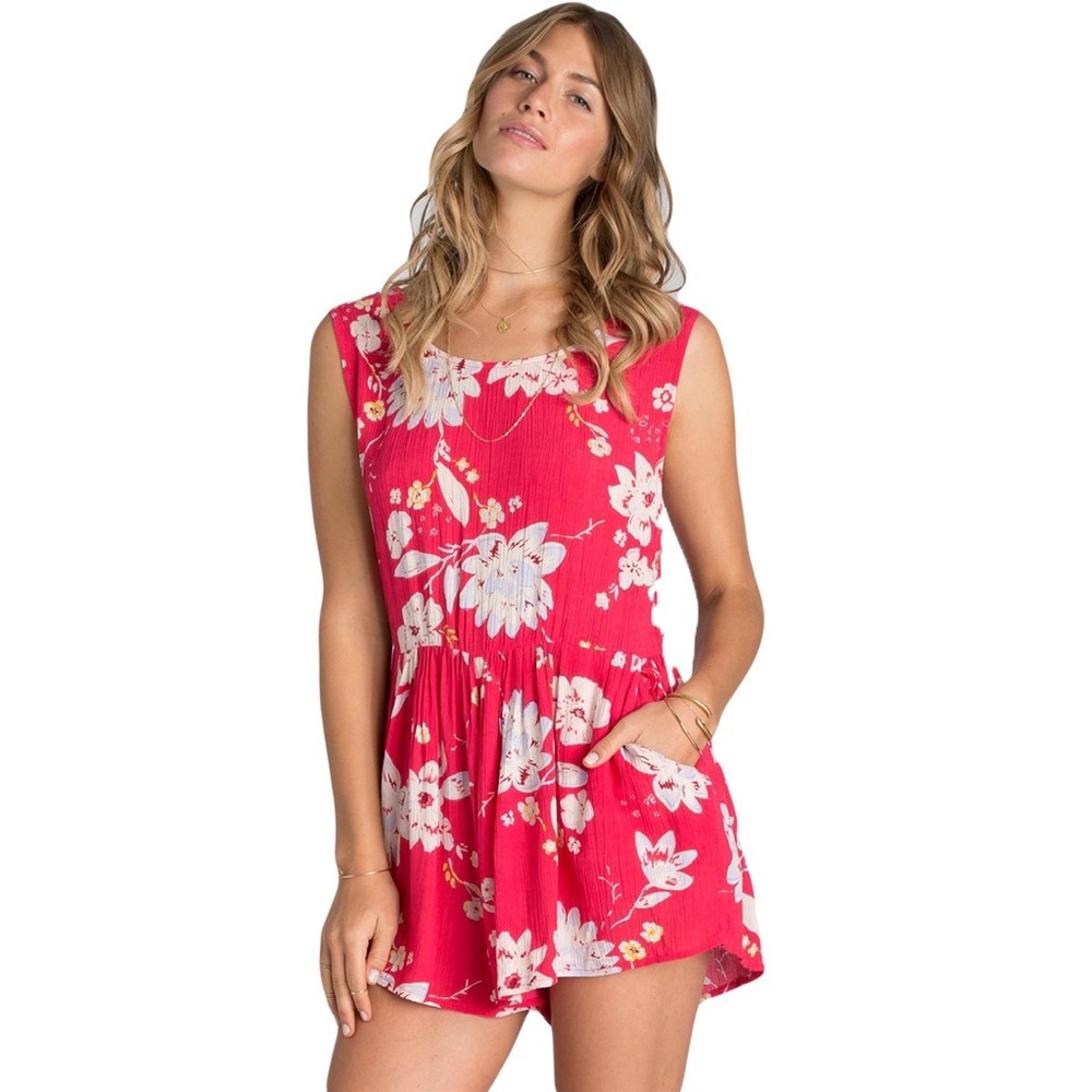 BILLABONG • Sz. S red floral romper